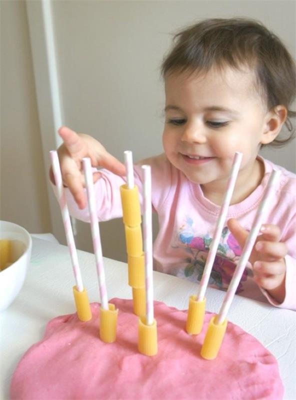 Maalaus ja käsityöt 2 -vuotiaiden lasten kanssa - luovia ja yksinkertaisia ​​ideoita pikkulasten pastanvalmistusideoille