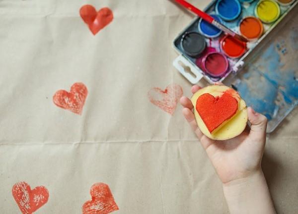 Maalaus ja käsityöt 2 -vuotiaiden lasten kanssa - luovia ja yksinkertaisia ​​ideoita pikkulapsille leimaa peruna