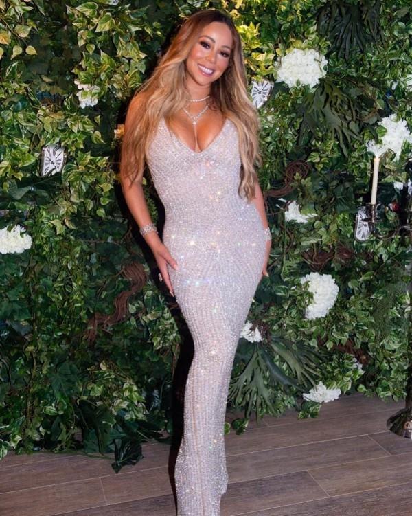 Mariah Carey at barth nikki beach kiiltävä mekko