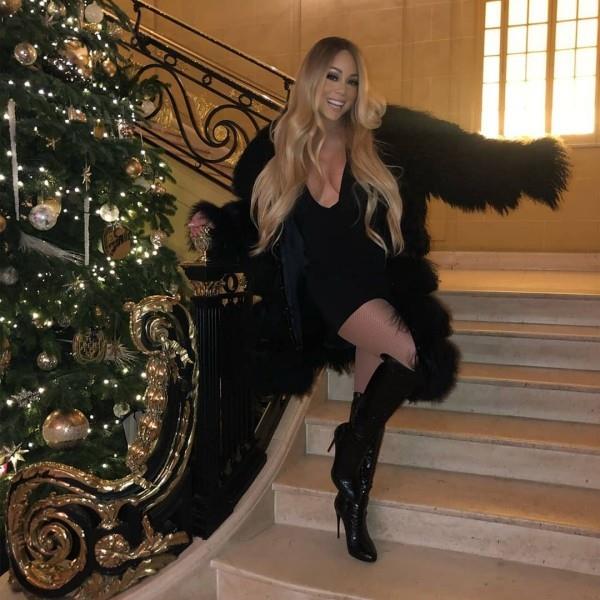 Mariah Carey -hotellin kahvila kuninkaallinen musta mekko ja turkis -joulunäytös