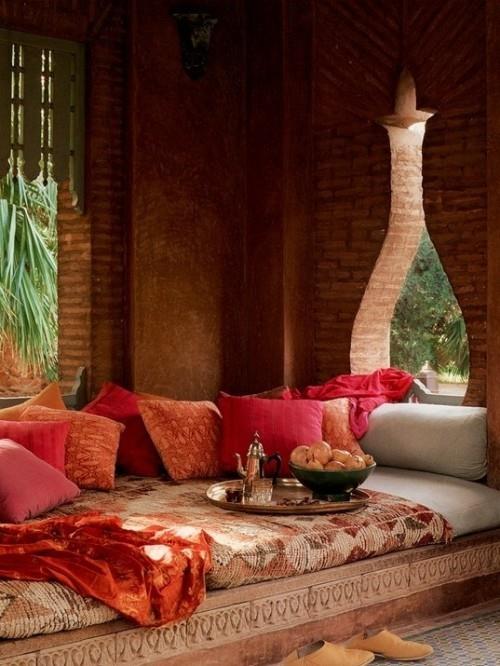 Marokkolainen istuinalue on romanttinen ja unenomainen kylläinen