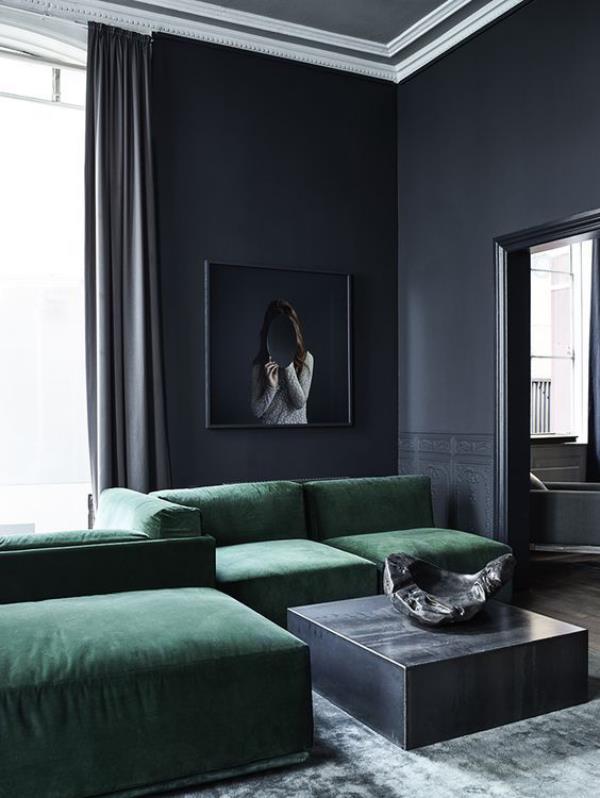 Maskuliininen ja tyylikäs moderni olohuone tummat värit harmaa smaragdinvihreä päätymateriaalit samettimarmori