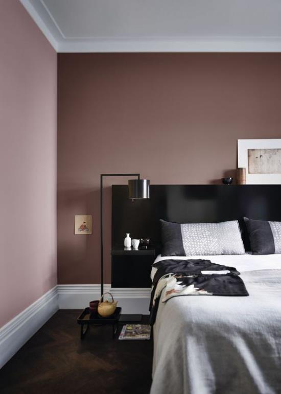 Mauvinvärinen tyylikäs makuuhuone Valkoinen musta Mauvinvärinen lyömätön väritrio