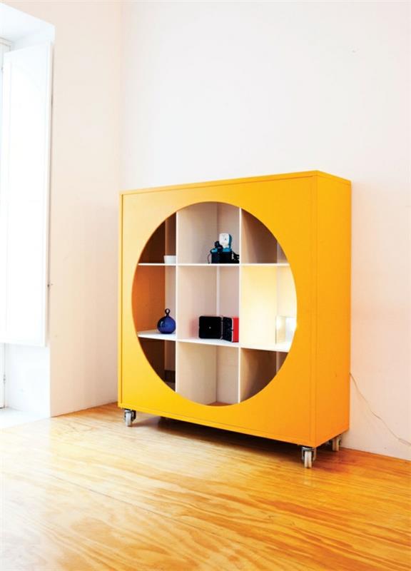 Huonekalusuunnittelija Jasper Morrison designhuonekalut hylly keltainen