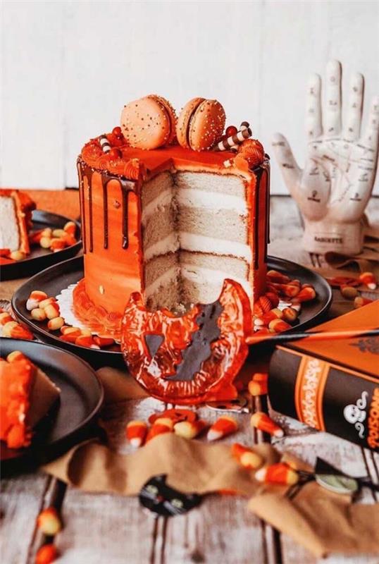 Useita oranssin sävyjä - Halloween -kakku