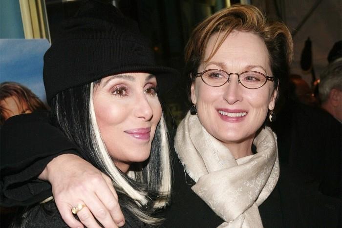 Meryl Streep 70 -vuotias Cherin hyvien ystävien kanssa