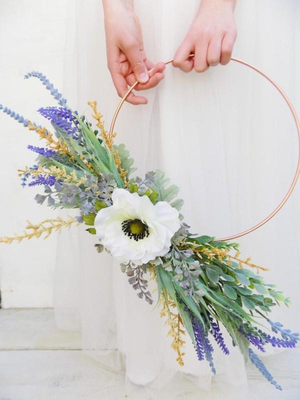 Metallirenkaan koristelu kesäksi - tuoreita käsityöideoita ja vinkkejä häät seppele diy anemone