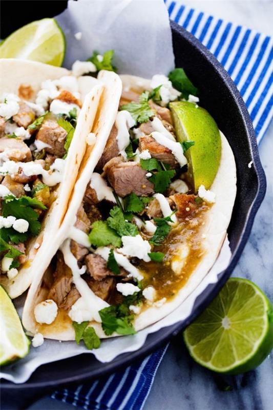 Meksikolaisia ​​ruokia Verde Tacos Pork Cheese