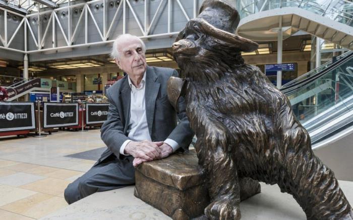 Michael Bond Paddington Bear -patsaan prominews