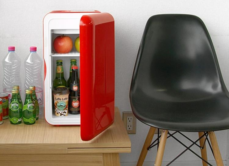 Mini -jääkaappi Retro -jääkaappi punainen