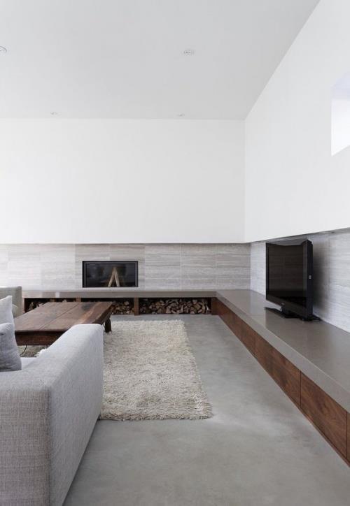 Minimalismi olohuoneessa täydellinen huoneen suunnittelu sisäänrakennettu takka polttopuut televisio harmaa sohva matto