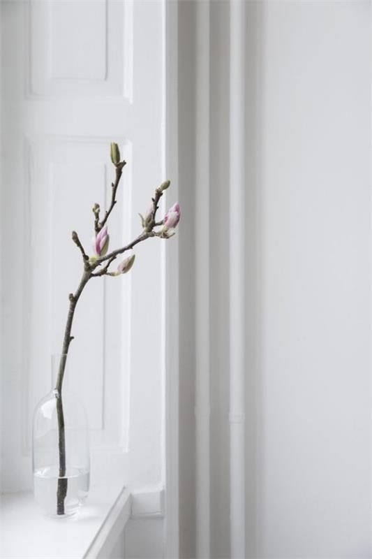 Minimalistinen koristeellinen magnolia -haara luonnollinen kauneus