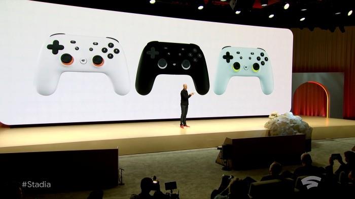 google stadia ohjain ja sen uudet toiminnot youtube Google Stadian avulla voit suoratoistaa ja pelata Triple A -pelejä mistä tahansa laitteesta milloin tahansa, ohjainta on erityisesti muokattu