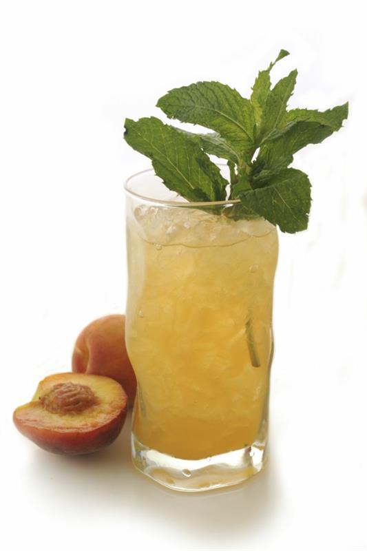 Mocktail-reseptit Alkoholittomat cocktailit Reseptit Ginger Peach Soda