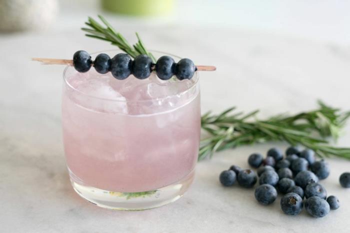 Kesäjuomat mocktails -ideat 2021 mockteils -reseptit mustikat