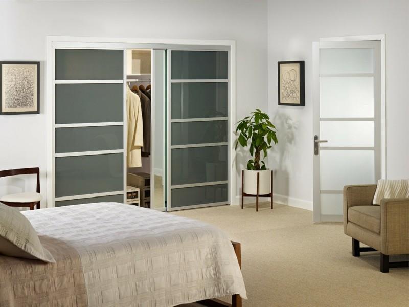 minimalistinen makuuhuone huonekalut vaatekaapit vaatehuone