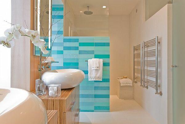 Moderni-kylpyhuone-ideoita-ylellisyyttä-mukavuutta-kylpy-kaakeloitu pesuallas