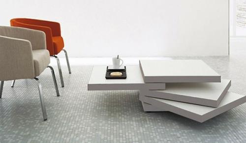 Moderni, viehättävä sohvapöytä olohuoneeseen, neliöt valkoiset