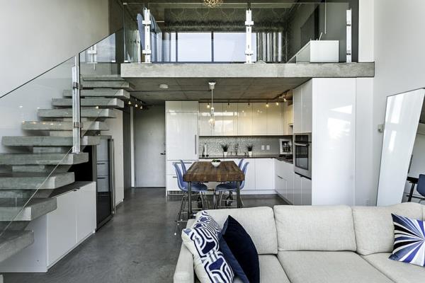 Moderni kattohuoneisto vancouver arkkitehtuuri sohva elää