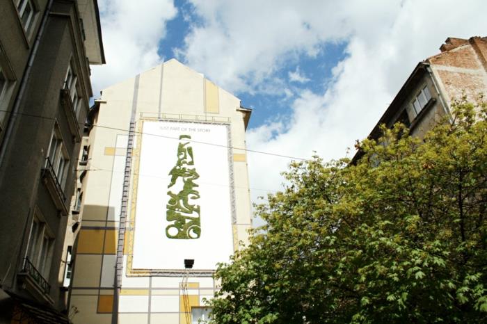 Moss -graffiti -katutaiteilija koristaa bekkia ilman logoa