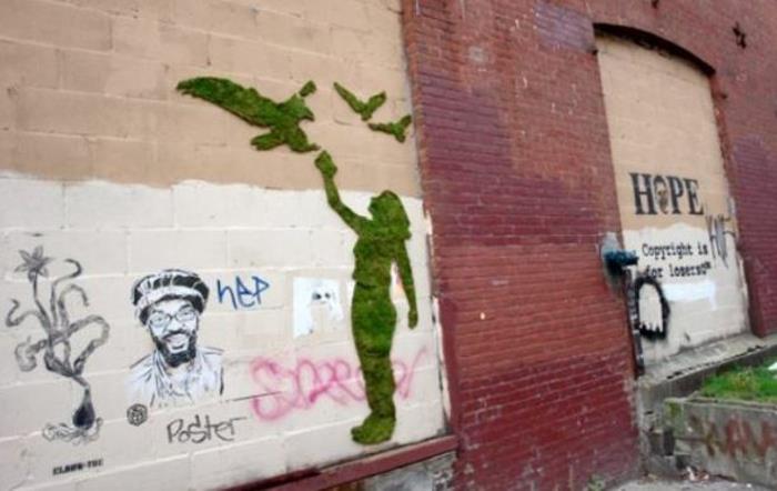 Moss graffiti katutaiteilija ornamentti tyttö