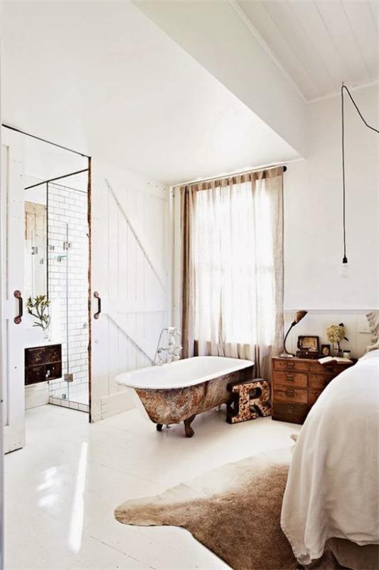 Monikäyttöisissä huoneissa, makuuhuoneissa ja kylpyammeissa yhdistyy valkoinen ja ruskea