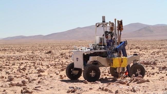 NASA kehittää itsenäisiä harjoituksia etsimään elämää Marsin pinnan alla. Rover Chilen autiomaassa