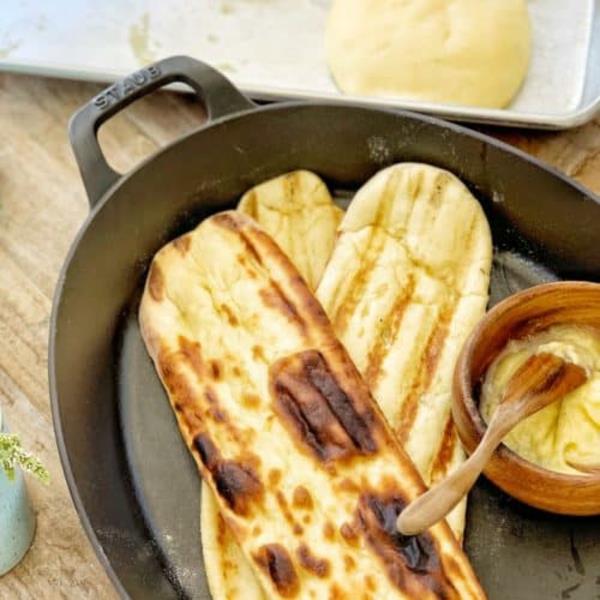 Paista naan -leipää pannulla