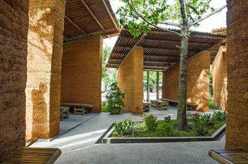 Kestävät puutarhatalot, jotka on valmistettu bambusta ja kivimaisemasta