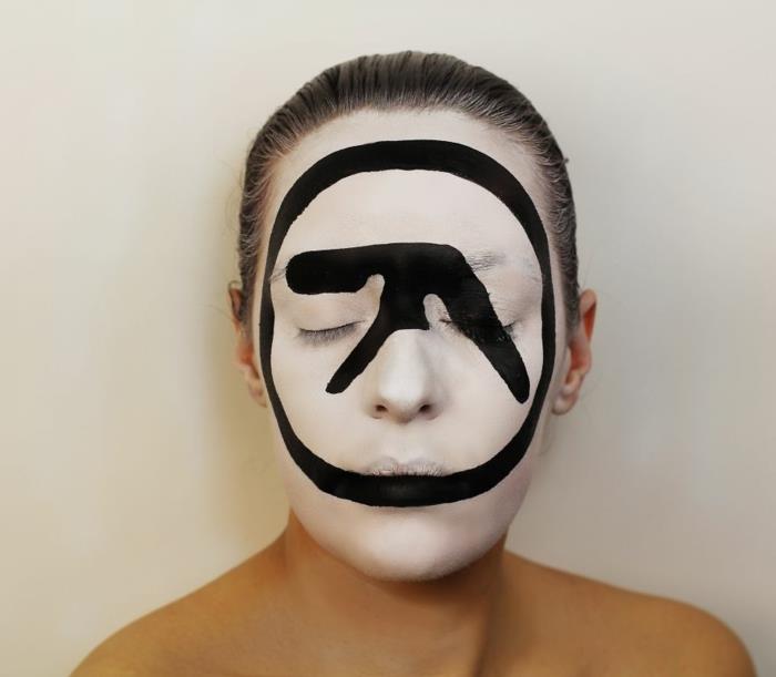 Natalie Sharpin albumin kansi aphex twin face make-up