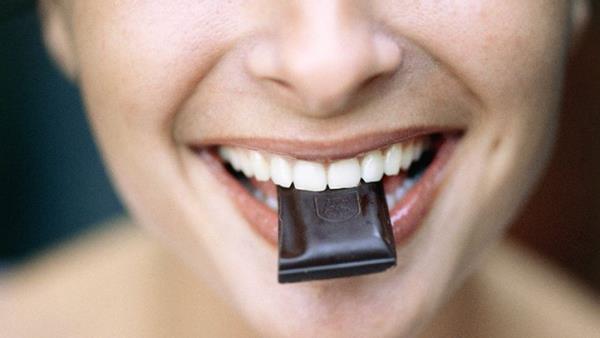 Luonnolliset rauhoittavat aineet luonnollisesta apteekista ja muut stressinvastaiset vinkit tumma suklaa terveellistä