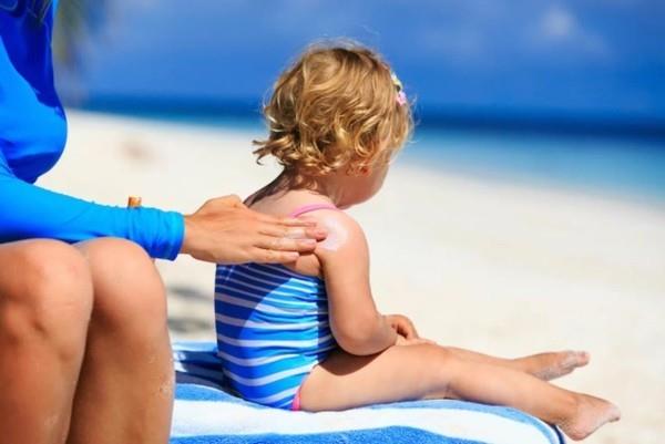 Tee oma luonnollinen aurinkoöljy ihonhoito aurinkosuoja lapsi