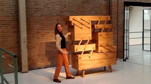 Ompelulaatikon kaapin suunnittelu puurakenteen rakentamisen näyttelyesitys