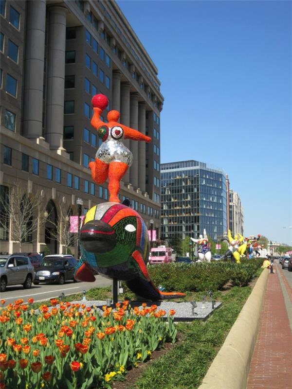 Niki de saint Phalle nana delfiineillä