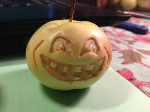 koristeellinen veistämällä omena taidetta nauraa