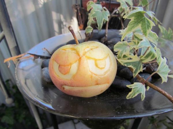 silmät koriste veistos omena taide punainen