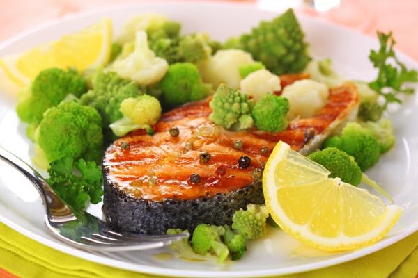 Omega -3 -rasvahapot syövät terveellisesti Omega -6 -rasvahapot lohi parsakaali sitruuna