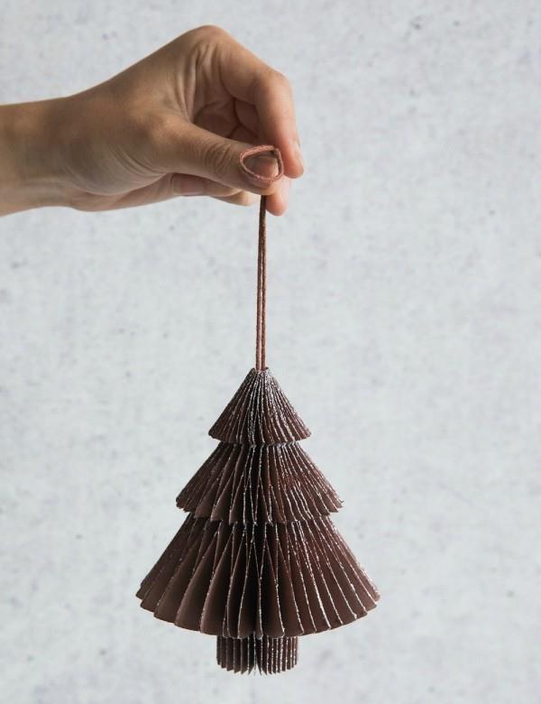 Origami -joulukuusi pahvista tekee itse joulukoristeita