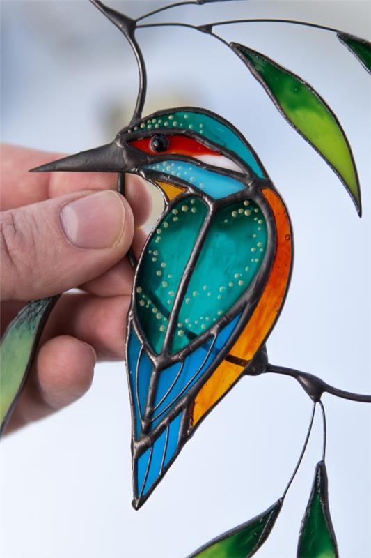 Alkuperäiset ja käytännölliset lahjaideat puutarhanomistajille kevään suncatcher glas vogelissa