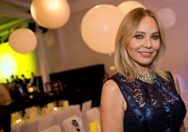 Ornella Muti 64 -vuotias kiiltävä ilme