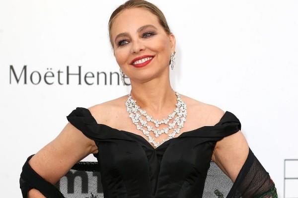 Ornella Muti 64 -vuotias kaunis ja seksikäs