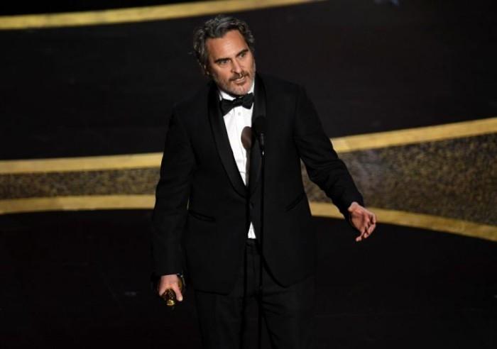 Oscar 2020 Joaquin Phoenix sai ensimmäisen Oscar -elokuvapalkinnon parhaasta johtavasta näyttelijästä