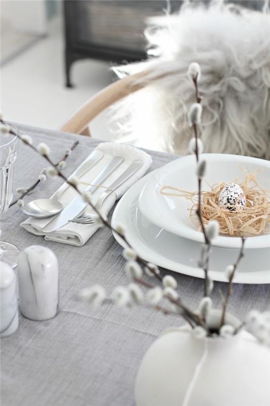Pääsiäinen koristelu maalaismainen pöytäkoristeideoita DIY -ideoita juhlapöydän koristeluun