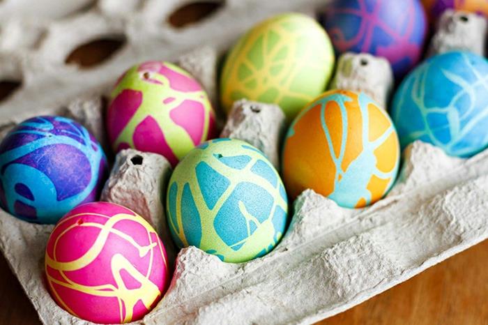 Pääsiäismunien maalausideat tietysti lapsiystävälliset värikkäät munat