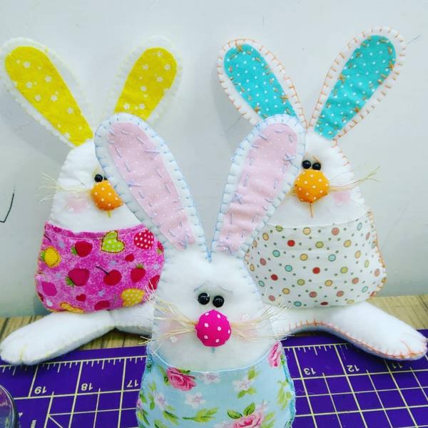 Pääsiäispuput DIY tekevät käsitöitä lasten kanssa