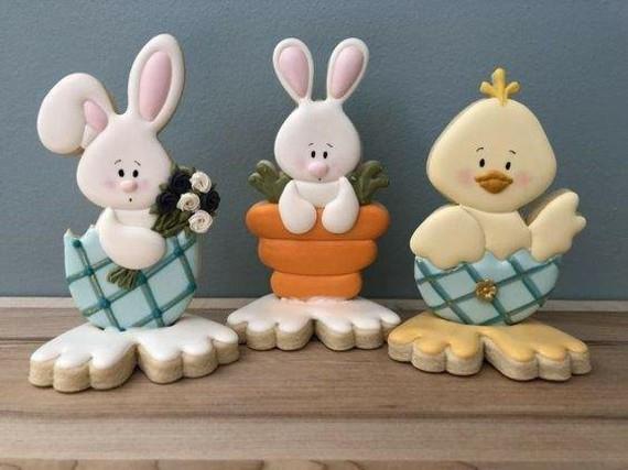 Pääsiäispuput leipovat evästeitä 3D -hahmoilla
