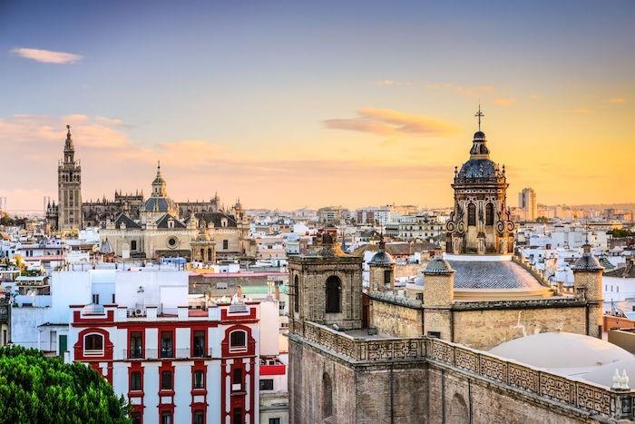 Panoraamanäkymät Andalusian pääkaupunkiin Sevillaan