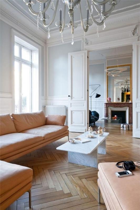 Pariisin tyylikäs olohuoneessa parkettilattia tyylikäs istuimet beige vaalea sisustus