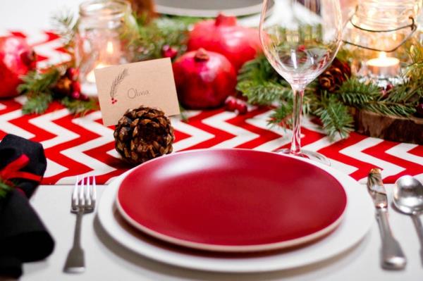 Juhlakoristeet ja juhlatarvikkeet pöytäkoristeet punainen chavron -kuvioinen pöytäliina