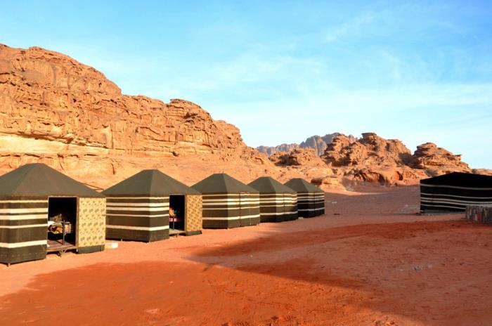 Petra Jordan Capital Jordan Kuolleenmeren rannalla sijaitseva beduiini